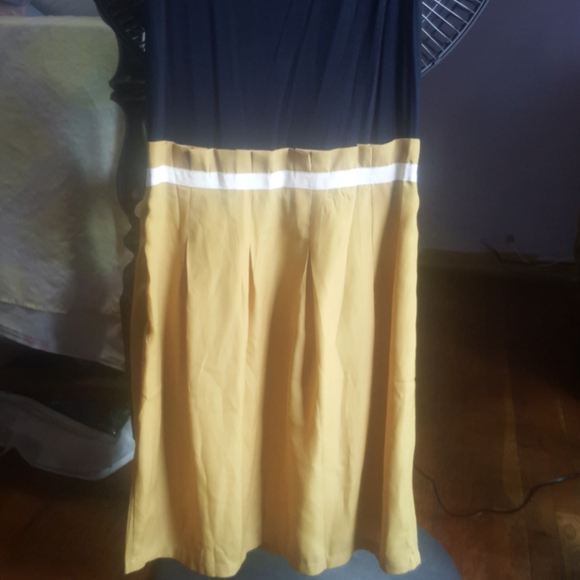 6 for $10 Dress - Picture 7 of 9